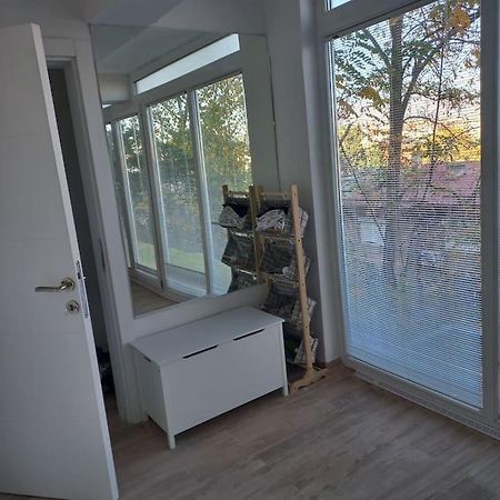 Lovely 1- Bedroom Condo Close To Downtown Skopje Exterior foto