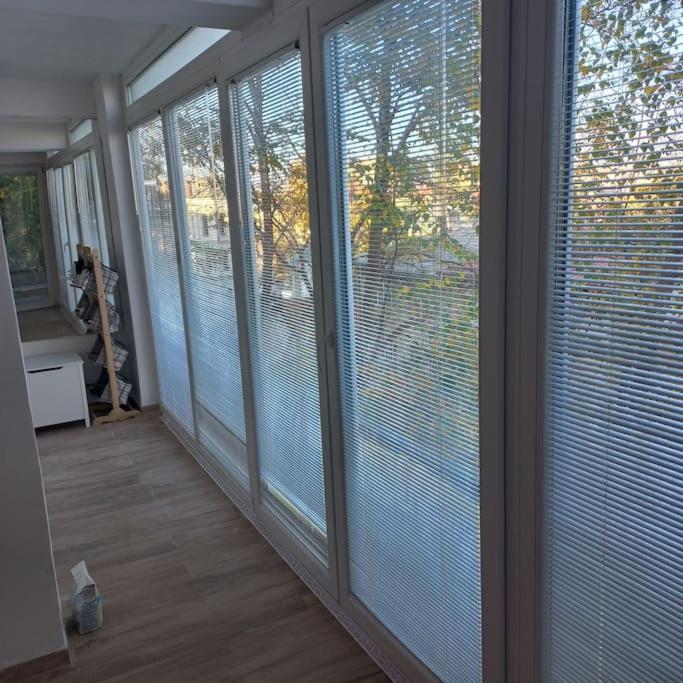 Lovely 1- Bedroom Condo Close To Downtown Skopje Exterior foto